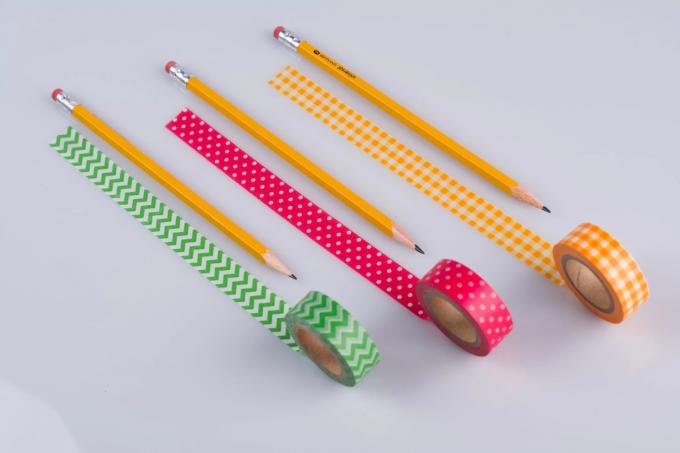 Τα βήματα DIY Washi δένουν τα μολύβια με ταινία