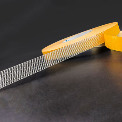 Διπλής όψης ταινία από υαλοειδή ίνες με πάχος 220mic 45 lbs/in Τεντωτική αντοχή και αντοχή ≥ 24h για βιομηχανική χρήση